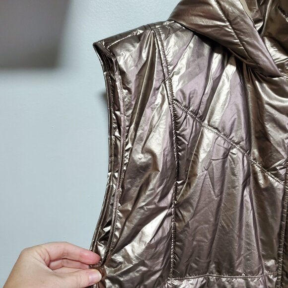 ANTHROPOLOGIE Daily Practice Metallic Puffer Vest Hooded Crop Gold Women's Large - Picture 4 of 14
